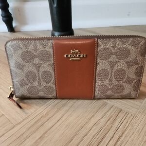 NWOT Coach Brown and Tan Signature LOGO Wallet
